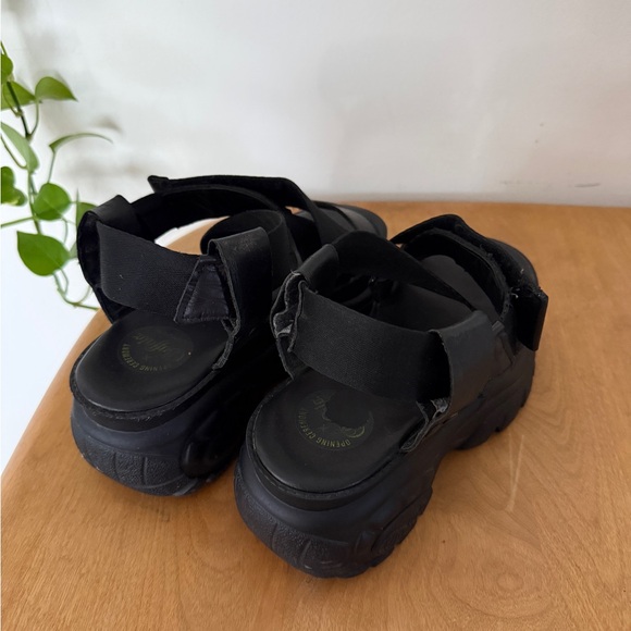 Opening Ceremony Buffalo London Women's Black Platform Sandals - Picture 3 of 4